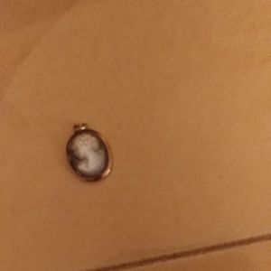 Cameo pendant